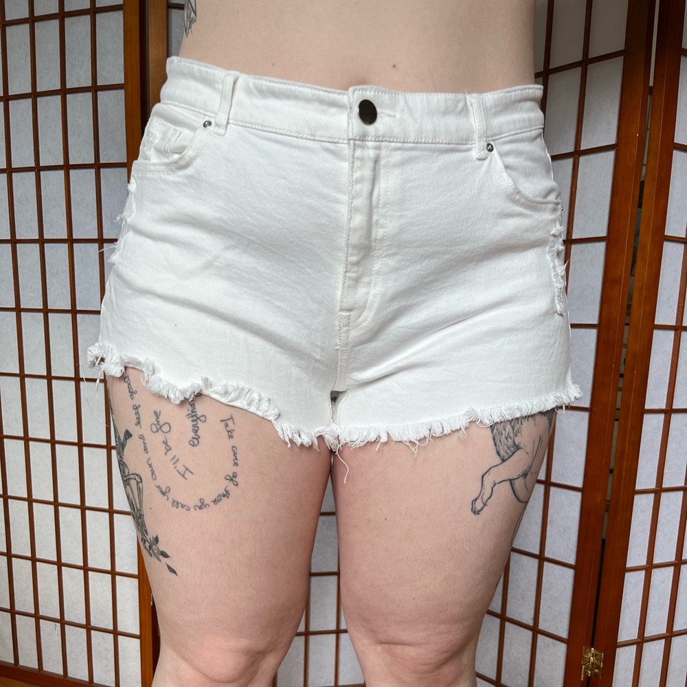 H&M size 16 distressed white denim shorts